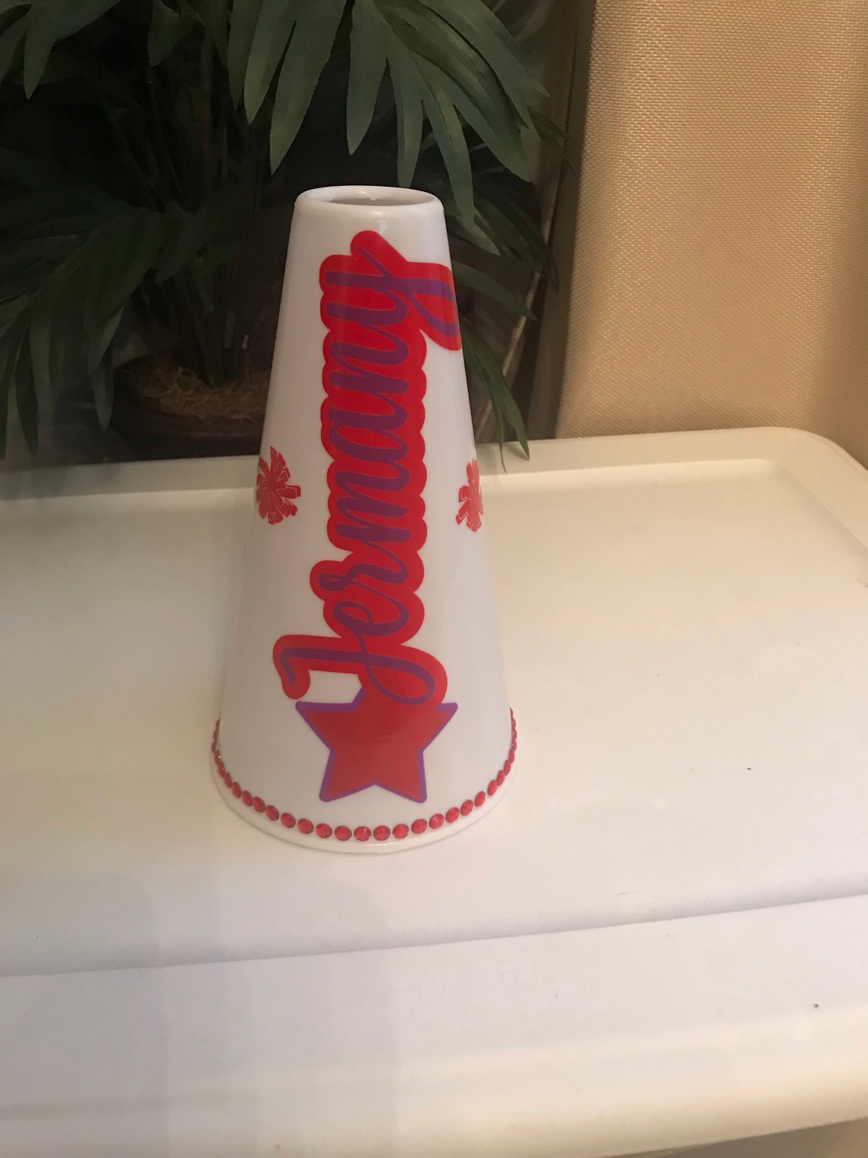 small cheer horn
